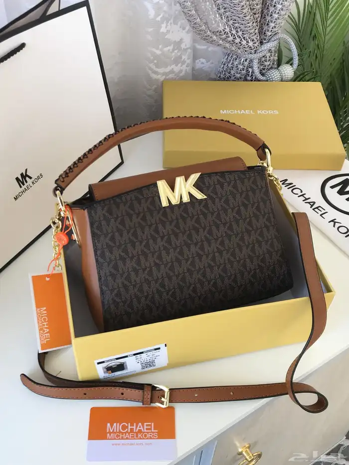 شنط ماركات طبق الأصل 199  فقط   والثانية ب180 4