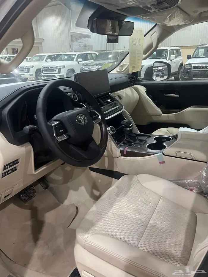 تويوتا لاندكروزر GXR-S 2025 وارد سعودي 12