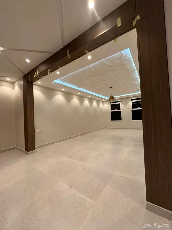 دور للبيع مشب و7غرف وحوش وسعر طيب لصامل 15