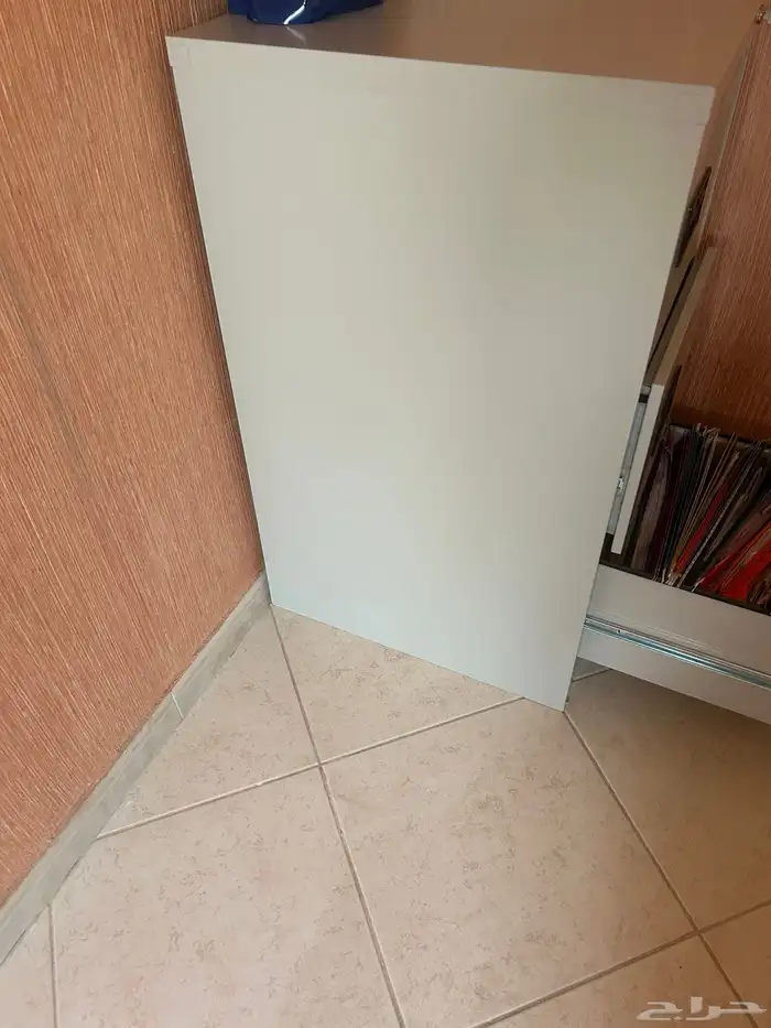 اثاث للبيع كنب مع طاولات مع دولاب حفظ الملفات 2