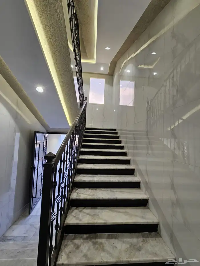 للبيع روف علوي بملحق وببايكة سياره تشطيب vip ف ابها المحاله 3