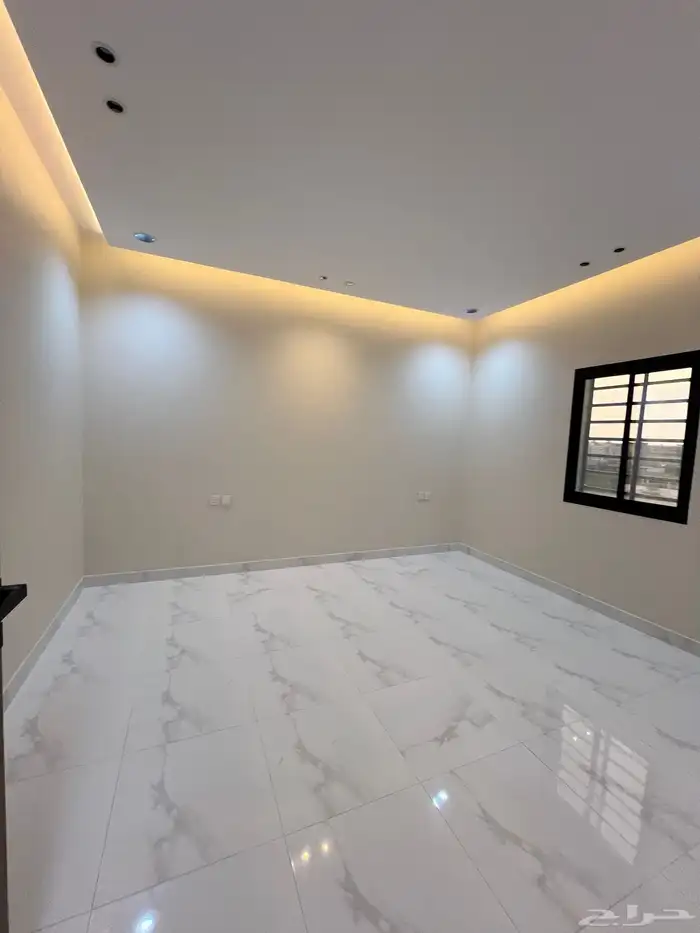 للبيع ادوار ارضيه وارواف علويه حى النور طريق الثمانين 53