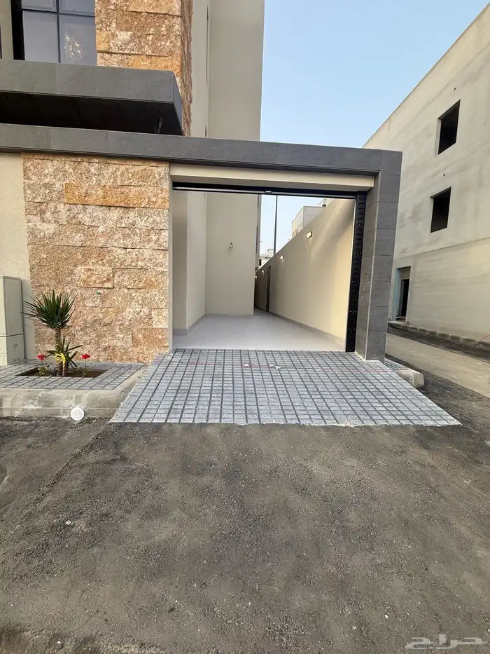 للبيع أدوار ارضيه ببايكة سياره وشقق علويه ف ابها المحاله 2
