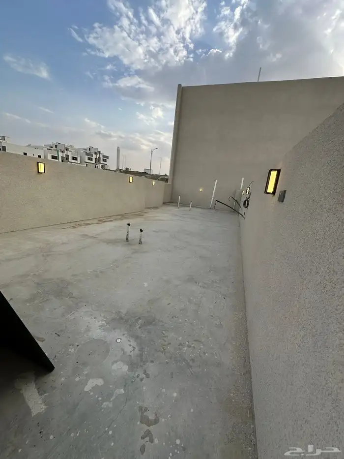 للبيع شقق ارضية وعلوية باسعار من 550 الف حي المحالة 21