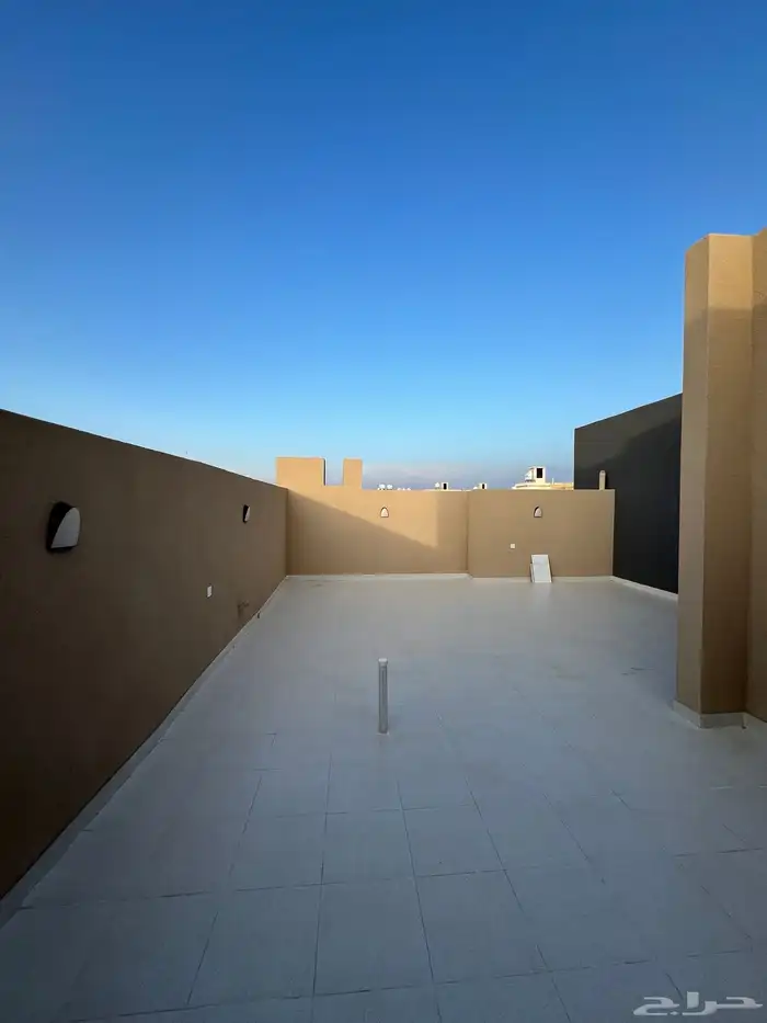 للبيع ادوار ارضيه وارواف علويه حى النور طريق الثمانين 58