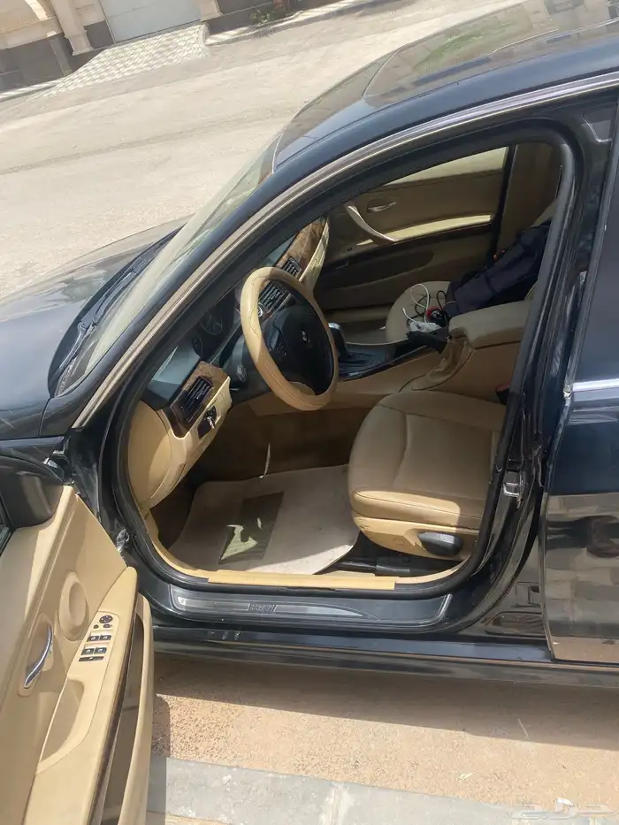 BMW 323i موديل 2011 22