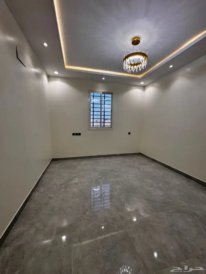 للبيع روف علوى مع ملحق من 650 الف بالخميس 7