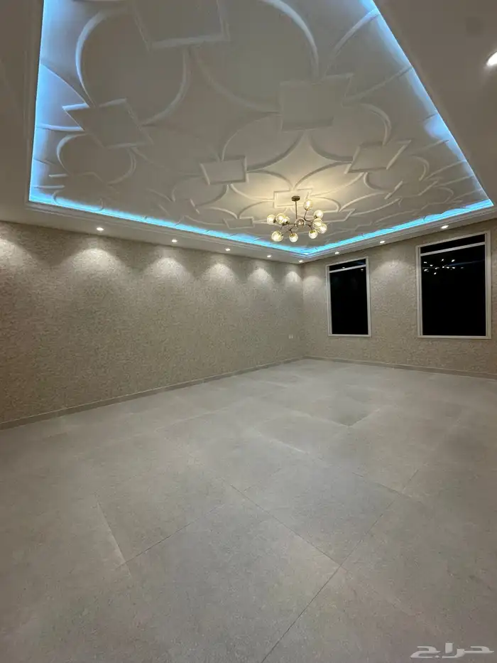 دور للبيع مشب و7غرف وحوش وسعر طيب لصامل 31