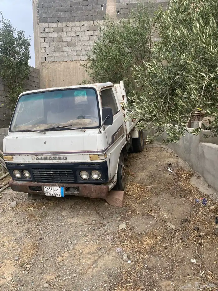 خشب مقاولات مع قلاب ديهاتسو موديل 82 2
