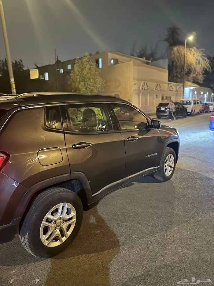 جيب كومباس 2019 ماشيه 72 الف استخدام بسيطللبدل بسياره صغيره 3