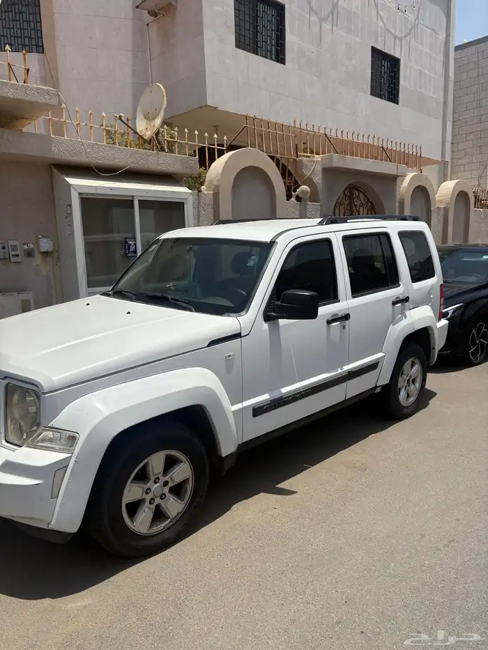 جيب شروكي ليبرتي 2012 2