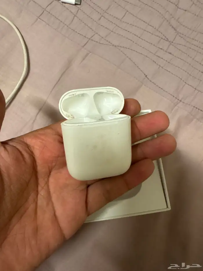 علبة سماعة ايربودز الجيل الثاني نظيفة 1