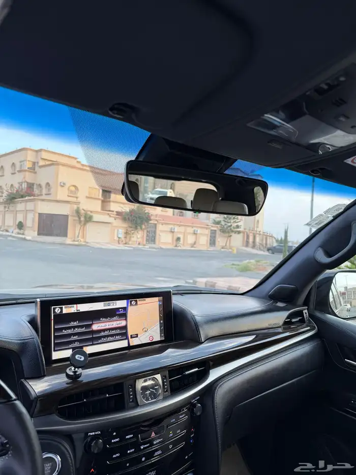 لكزس 2017 LX570 فل كامل سعودي وكالة على حالتة بدون ترهيم 33