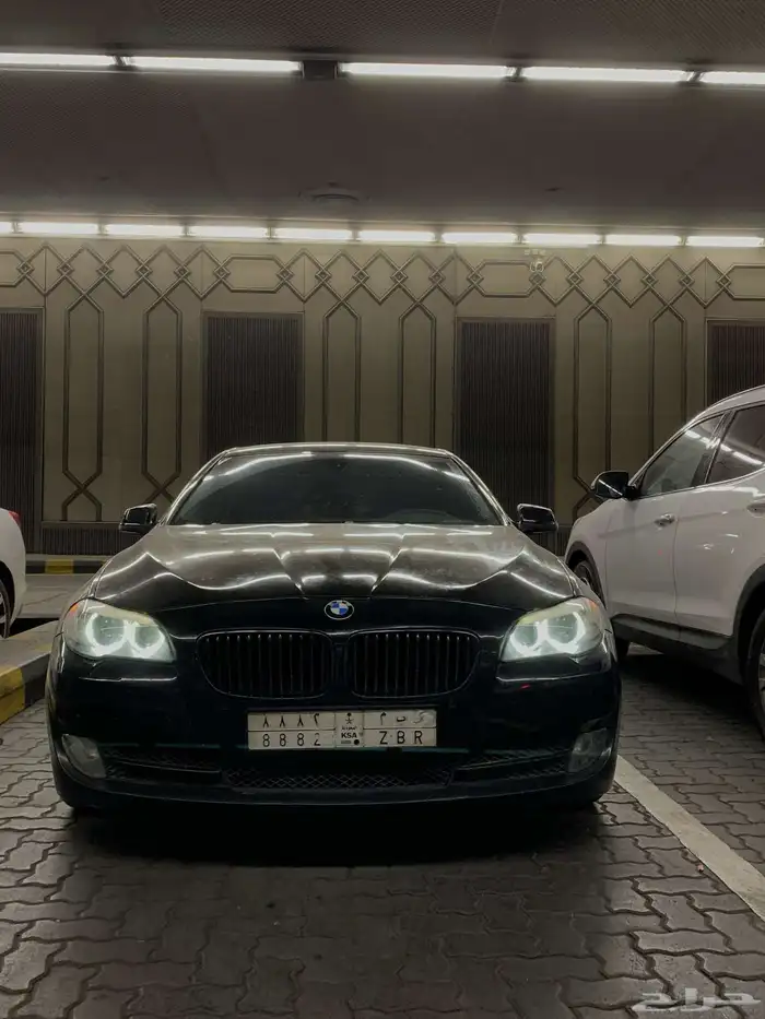 BMW 520i 2013 على الشرط بحالة ممتازة 4