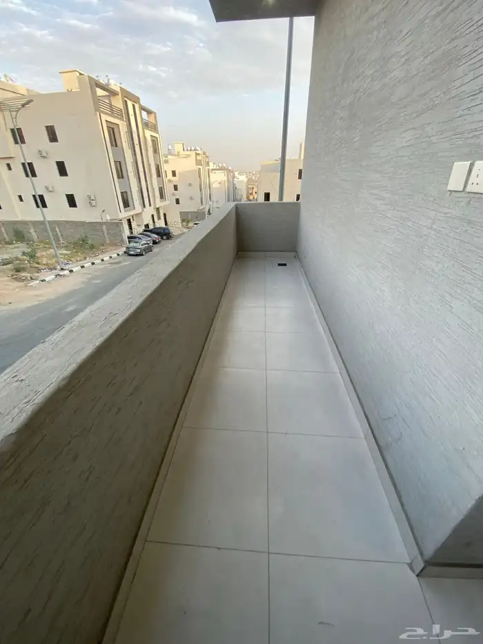 للبيع شقة دور ثاني مصعد شغال سطح مستقل قرب مطار أبها حطين 10