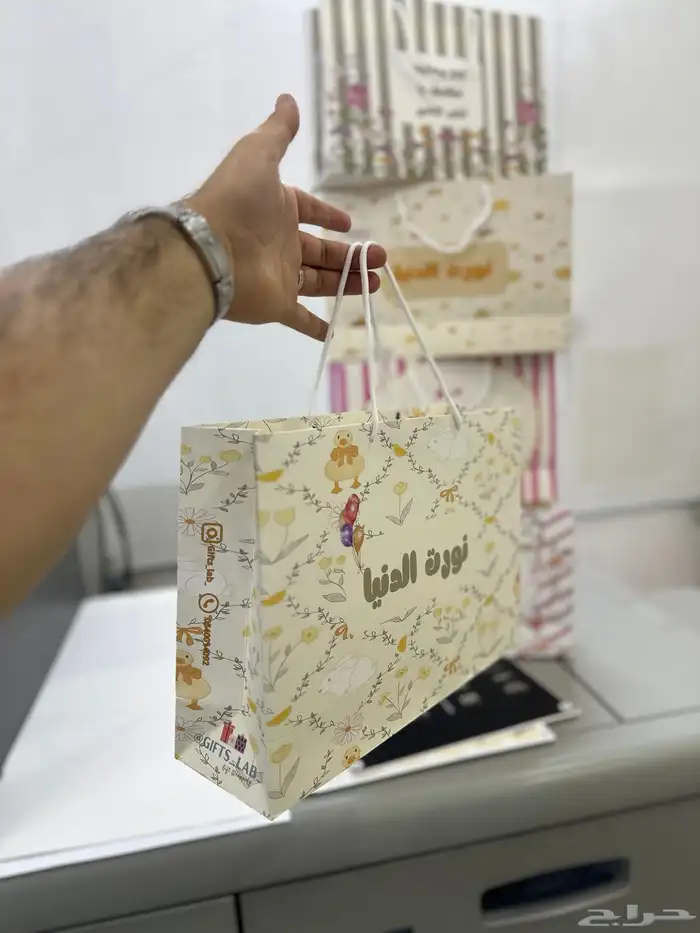 طباعة اكياس ورقية للعبايات والملابس 0