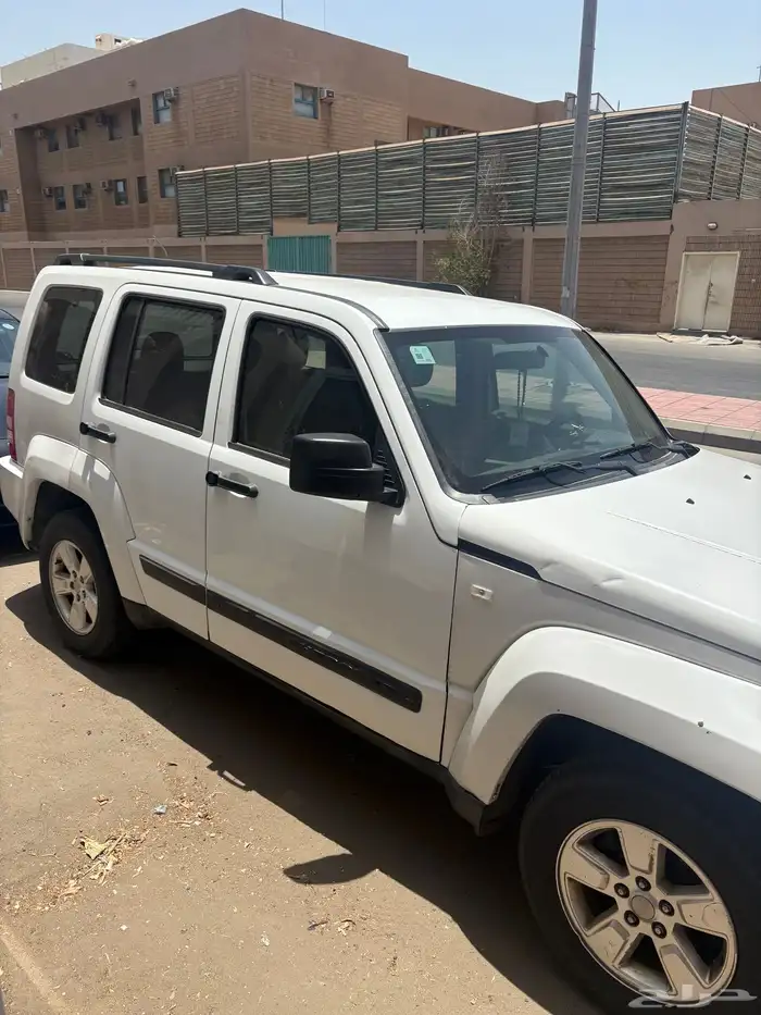 جيب شروكي ليبرتي 2012 1