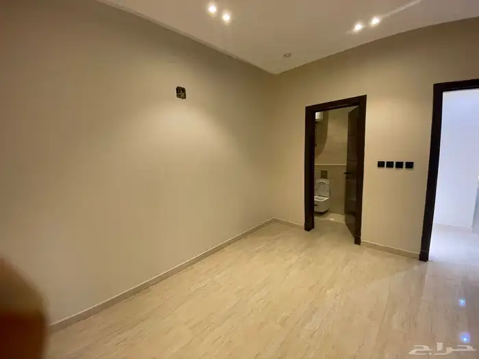 دور اول للايجار حي تنال الرمال 9