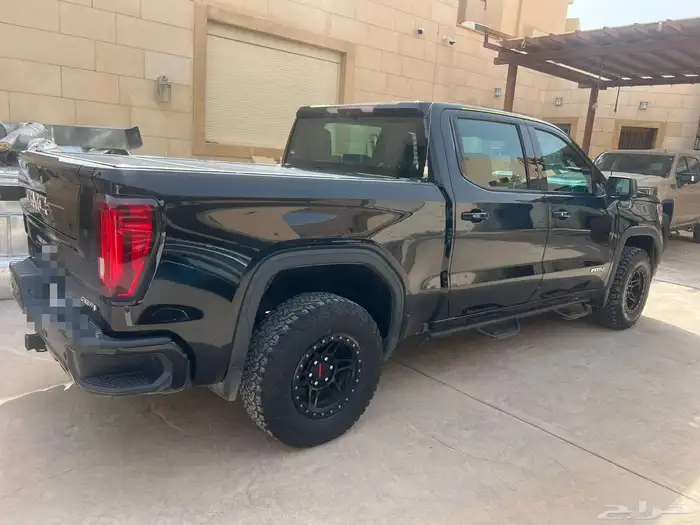 سييراAT4 2020 اللون اسود GMC 2