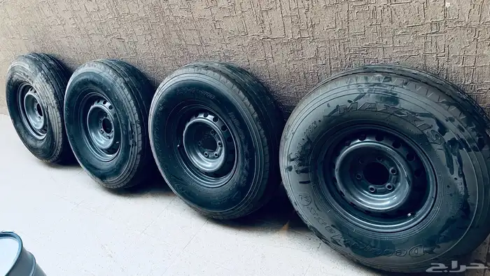 للبيع جنوط اصلية مع كفرات بالون 2