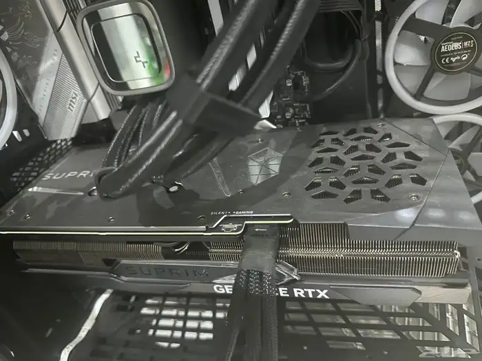كرت شاشة MSI GeForce RTX 4070 Ti Suprim X 12g GPU للبيع 2