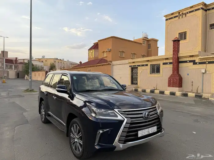 لكزس 2017 LX570 فل كامل سعودي وكالة على حالتة بدون ترهيم 2