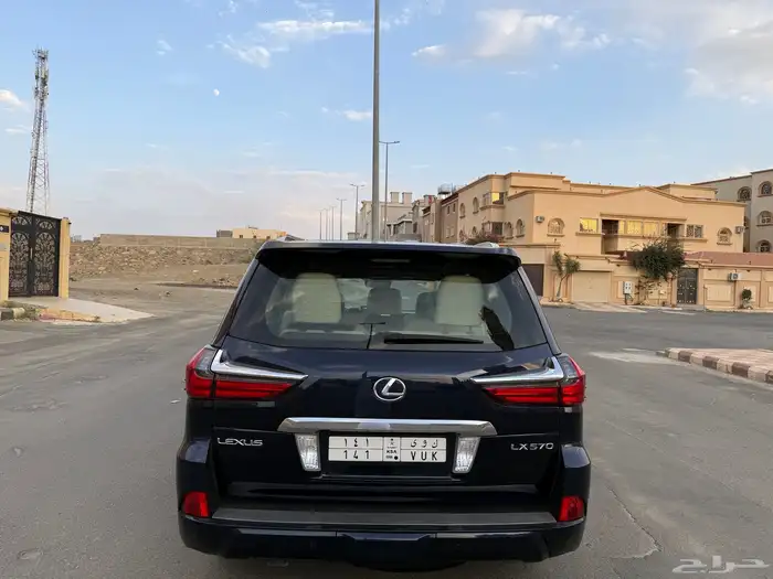 لكزس 2017 LX570 فل كامل سعودي وكالة على حالتة بدون ترهيم 8