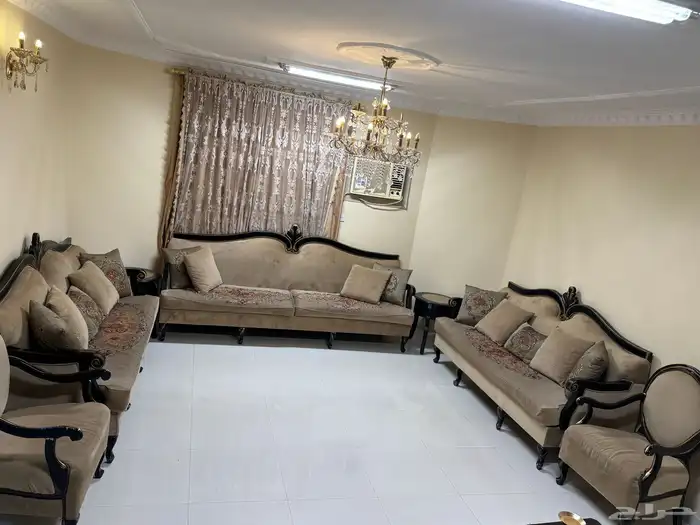 للبيع الكنب والستاره فقط 0