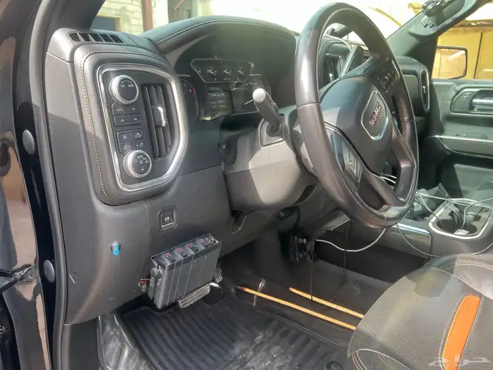 سييراAT4 2020 اللون اسود GMC 6