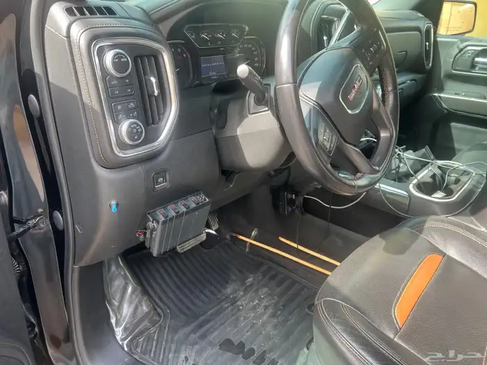 سييراAT4 2020 اللون اسود GMC 7
