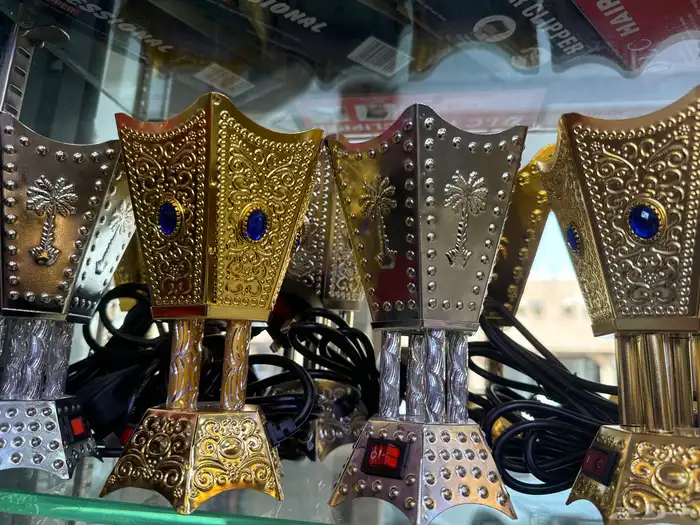 مباخر كهربائلة كبيرة فضي وذهبي عليها شعار النخلة 0