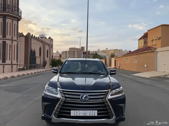 لكزس 2017 LX570 فل كامل سعودي وكالة على حالتة بدون ترهيم 5