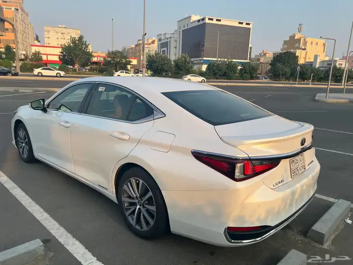 LEXUS ES300h 2019 لكزس اي اس300 هايبرد 3