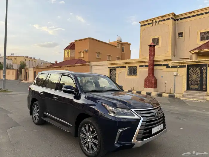 لكزس 2017 LX570 فل كامل سعودي وكالة على حالتة بدون ترهيم 4