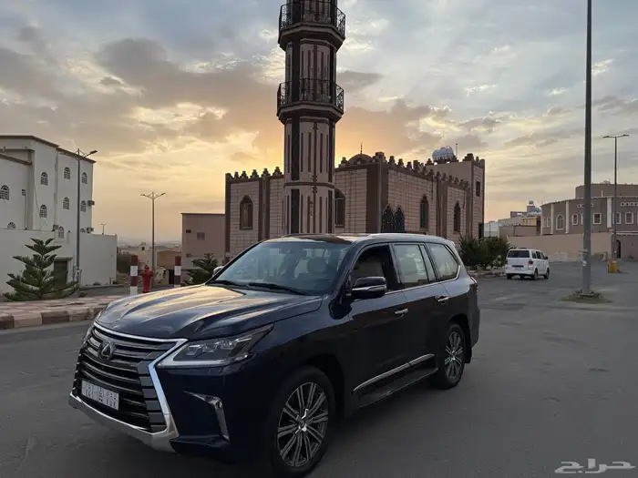 لكزس 2017 LX570 فل كامل سعودي وكالة على حالتة بدون ترهيم 1