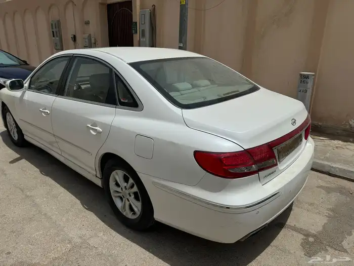 للبيع ازيرا موديل 2011 1