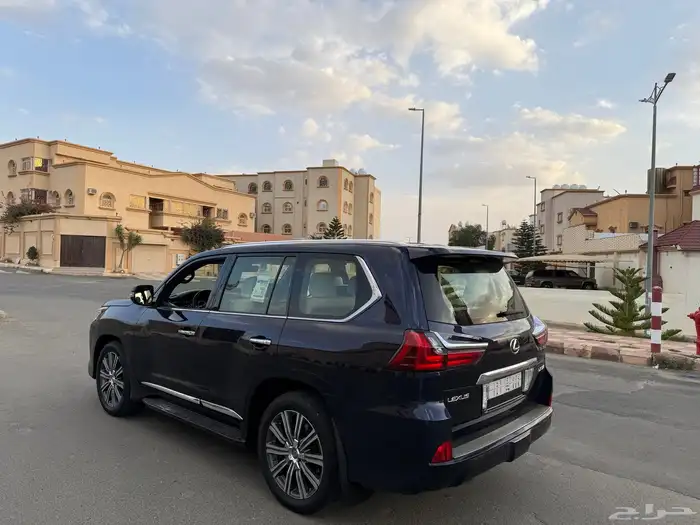 لكزس 2017 LX570 فل كامل سعودي وكالة على حالتة بدون ترهيم 9