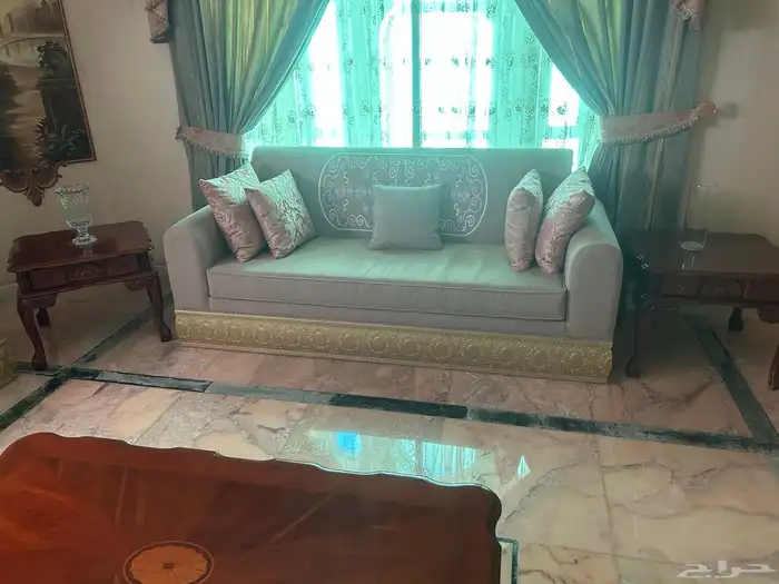 اثاث للبيع كنب مع طاولات مع دولاب حفظ الملفات 5