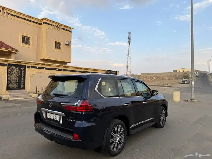 لكزس 2017 LX570 فل كامل سعودي وكالة على حالتة بدون ترهيم 6