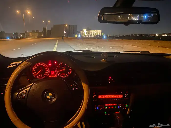 BMW 323i موديل 2011 19