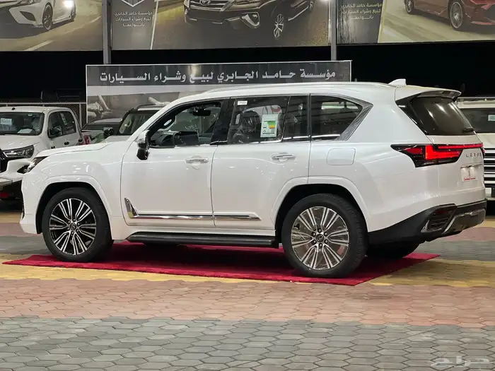 لكزس   LX600 - BB بنزين 2025 جديد سعودي 3