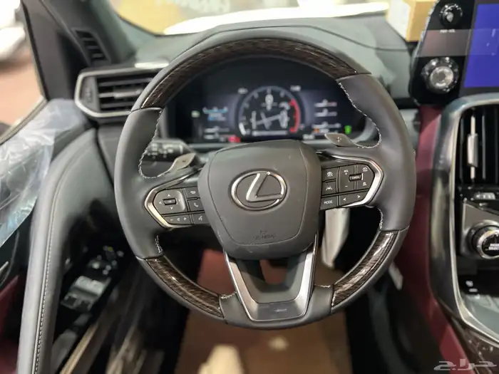 لكزس   LX600 - BB بنزين 2025 جديد سعودي 23