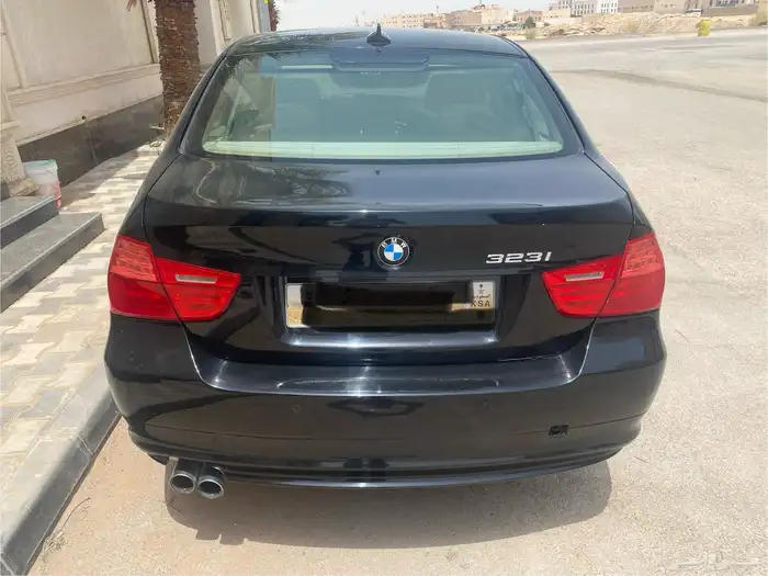 BMW 323i موديل 2011 23