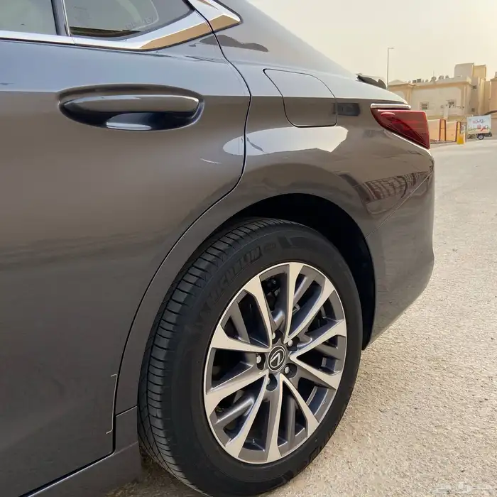 لكزس ES 300h هايبرد 2023( وارد عبداللطيف جميل ) - نظيفة جدا 11