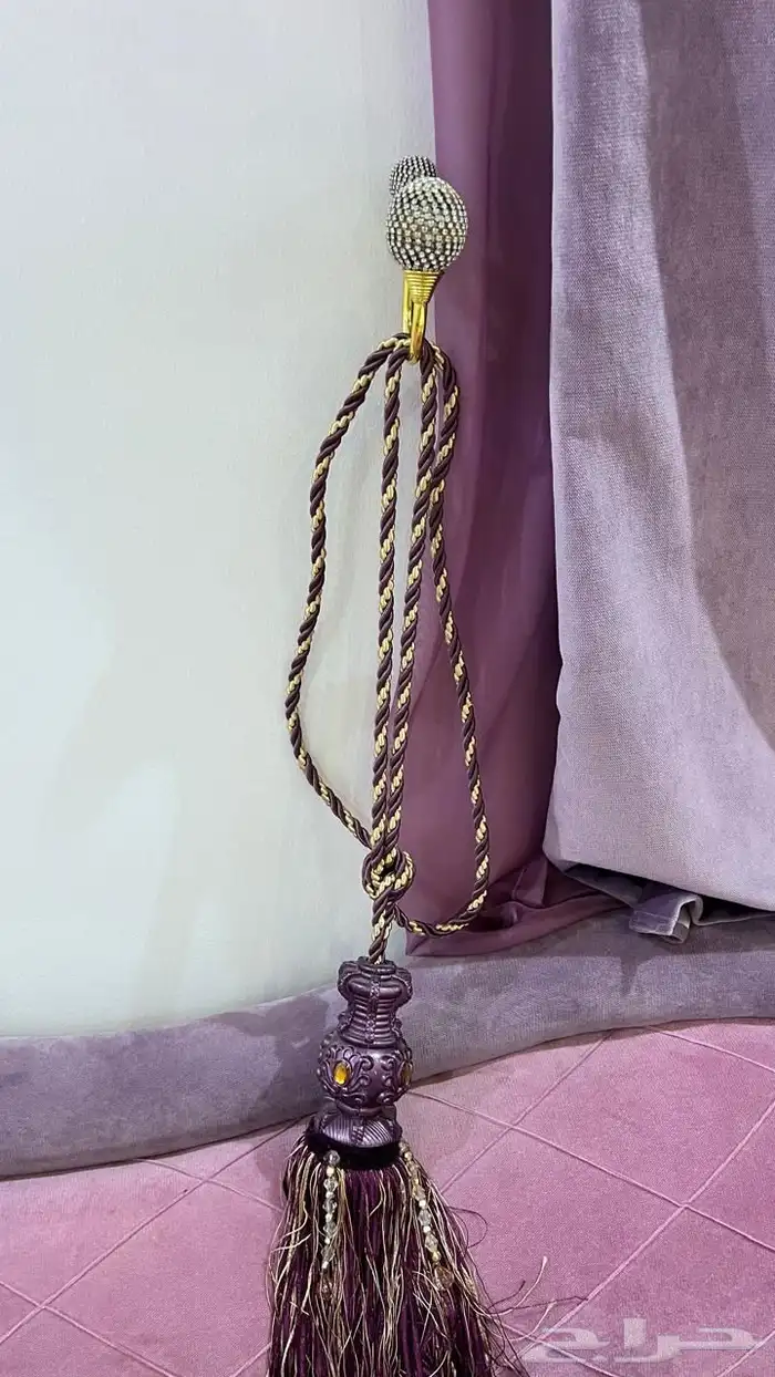 كنب وستارة وطاولة للعبيع. 4