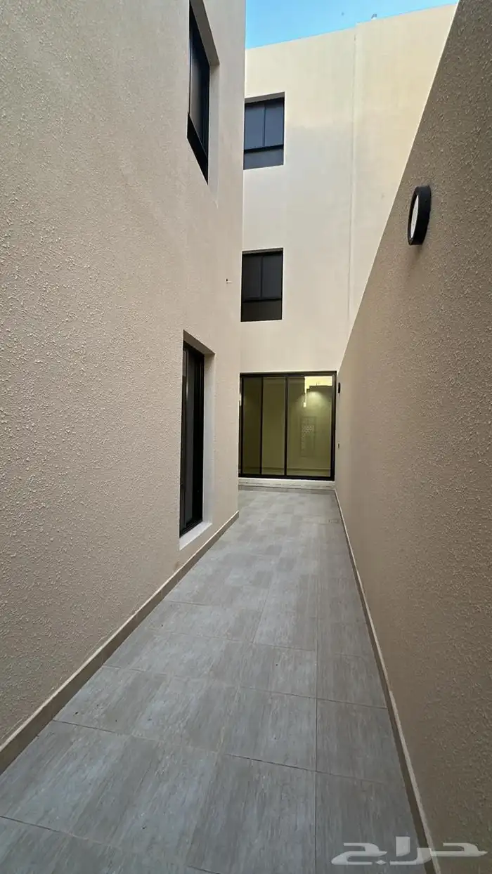 عماره شقق للبيع بحي طويق 10