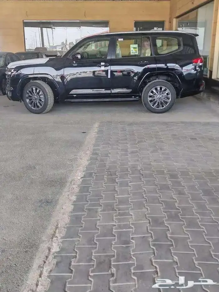لاندكروزر جي اكس ار بنزين GXR L4 سعودي 2025 لدى الحسن 1