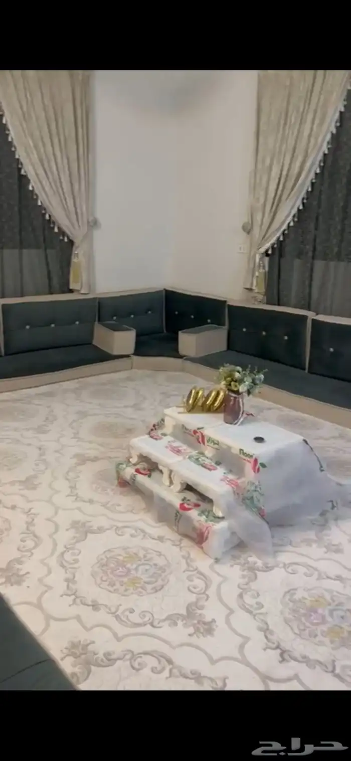 كنب مجلس ارضي مع الستاير 1