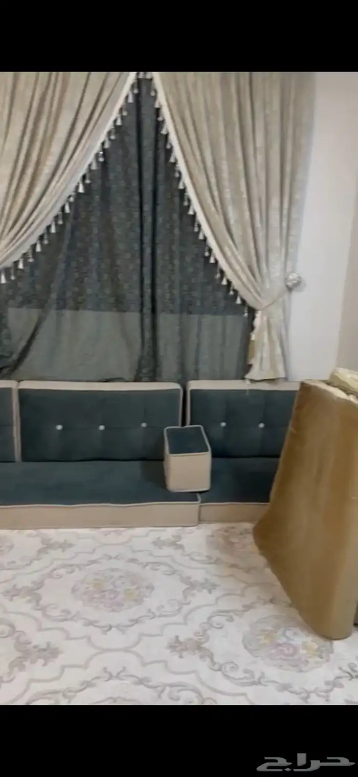 كنب مجلس ارضي مع الستاير 3