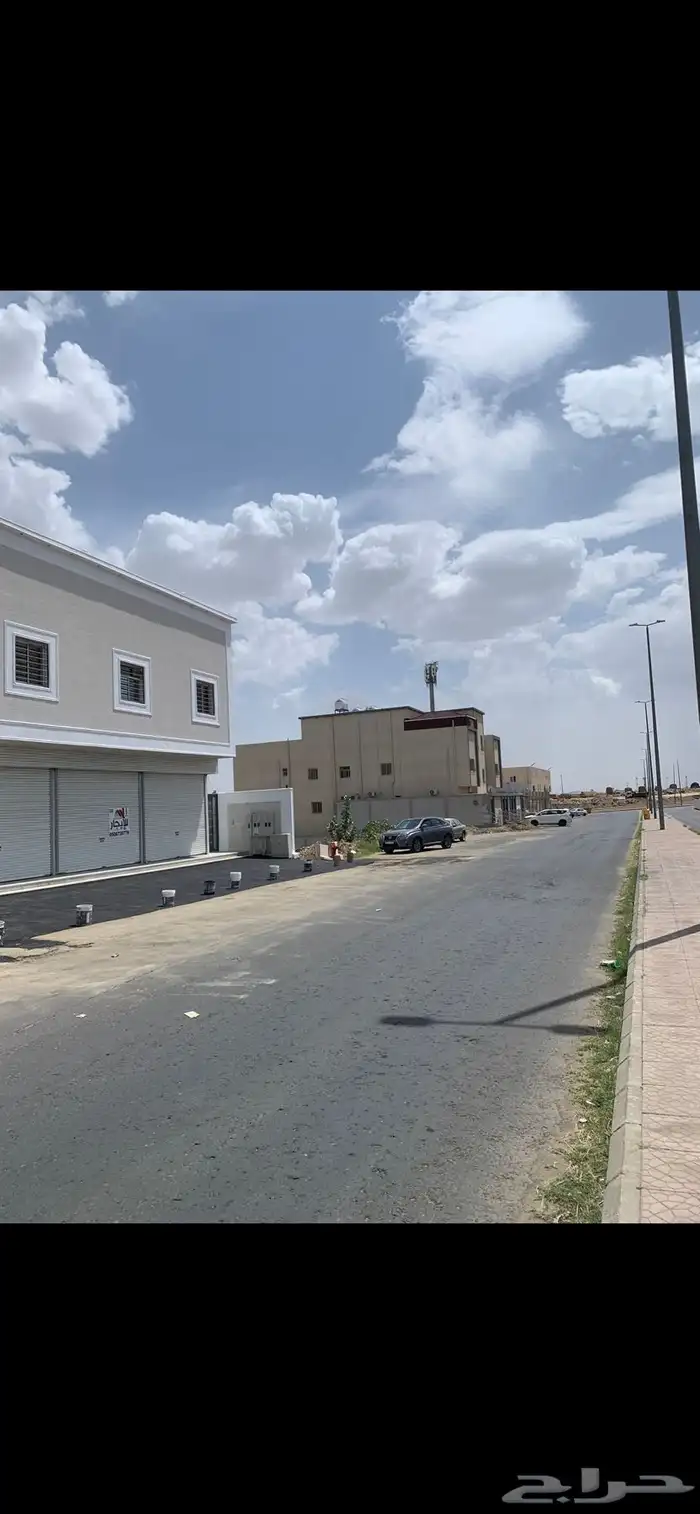 محلات او مستودع للايجار شبه جديده في مدخل الراقي بسعر مغري 8